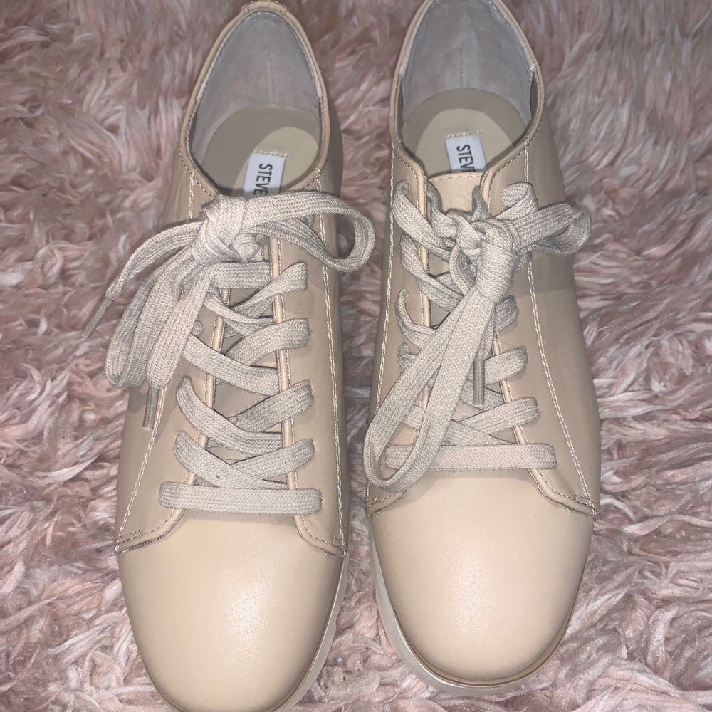 Beige platform steve madden shoe